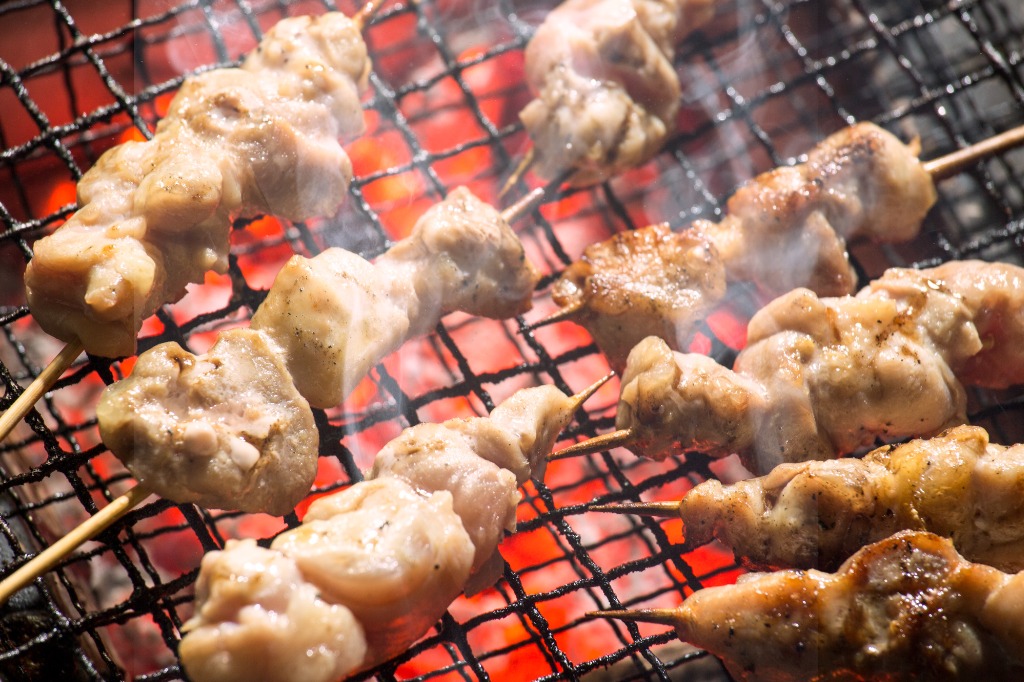 江坂駅近くの『焼きとり景気屋』は安い値段で美味しい焼き鳥をつまみにちょい呑みしながら喫煙可能な居酒屋