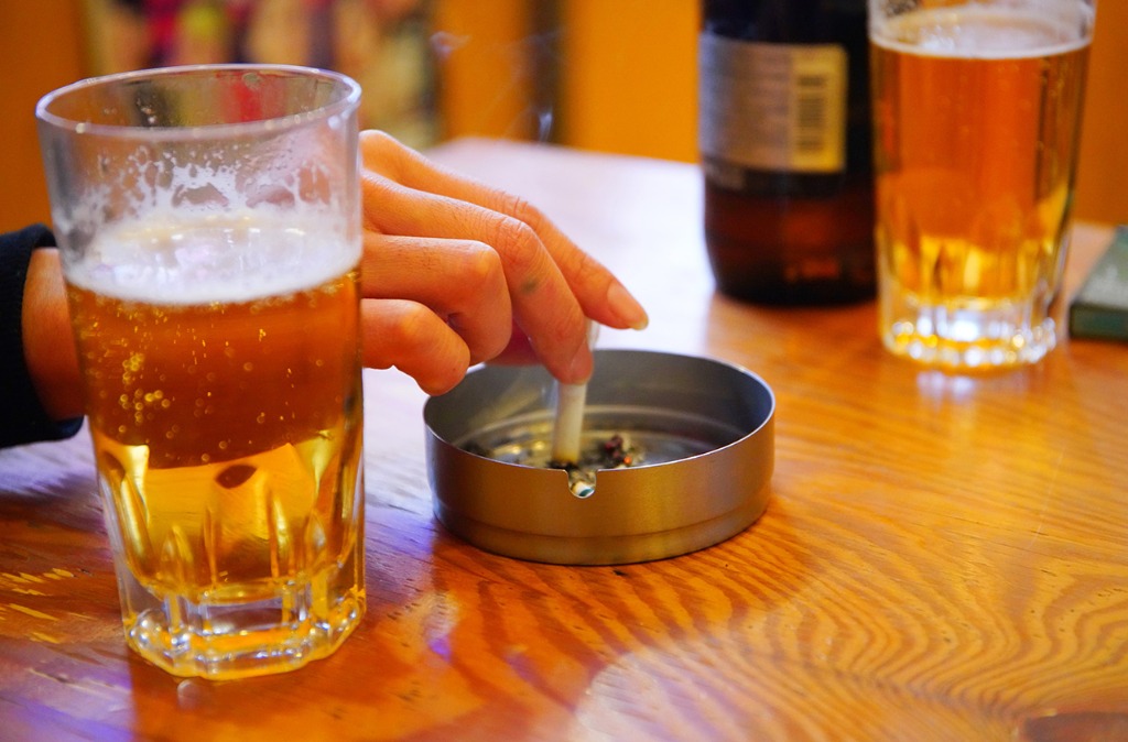 江坂駅近くの『焼きとり景気屋』は安い値段で美味しい焼き鳥をつまみにちょい呑みしながら喫煙可能な居酒屋